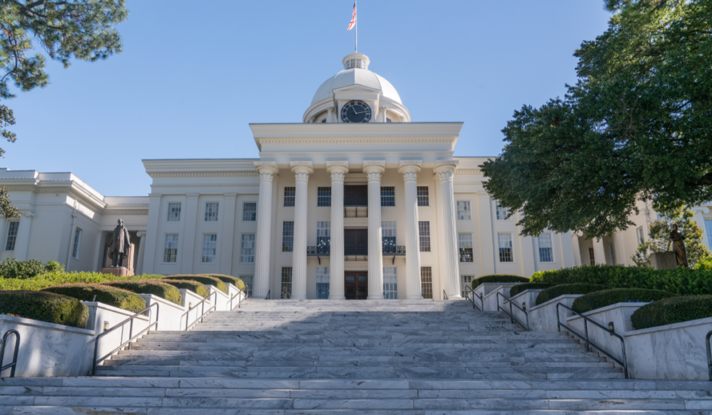 Front view of Alabama State Capitol Building