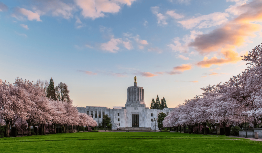 Oregon State Capitol Building in Salem, OR